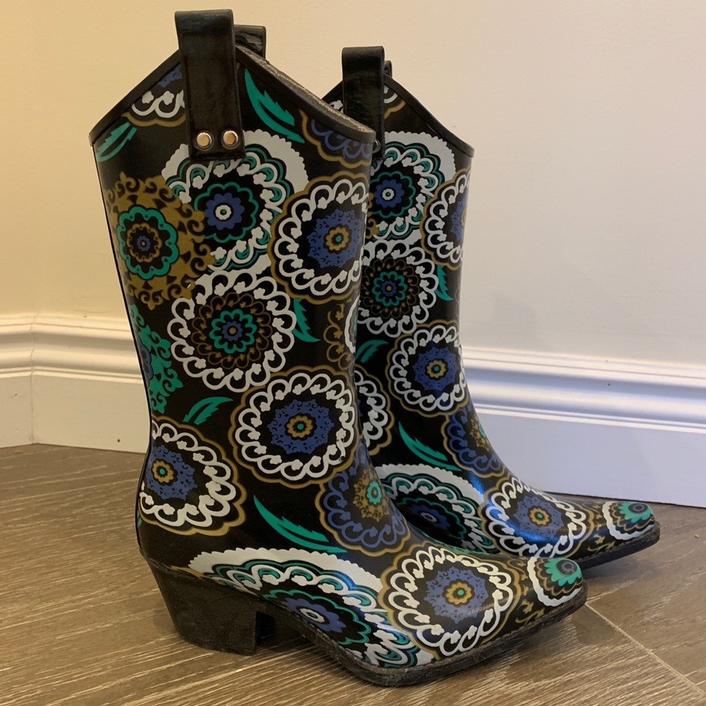Super cute Nomad rain boots